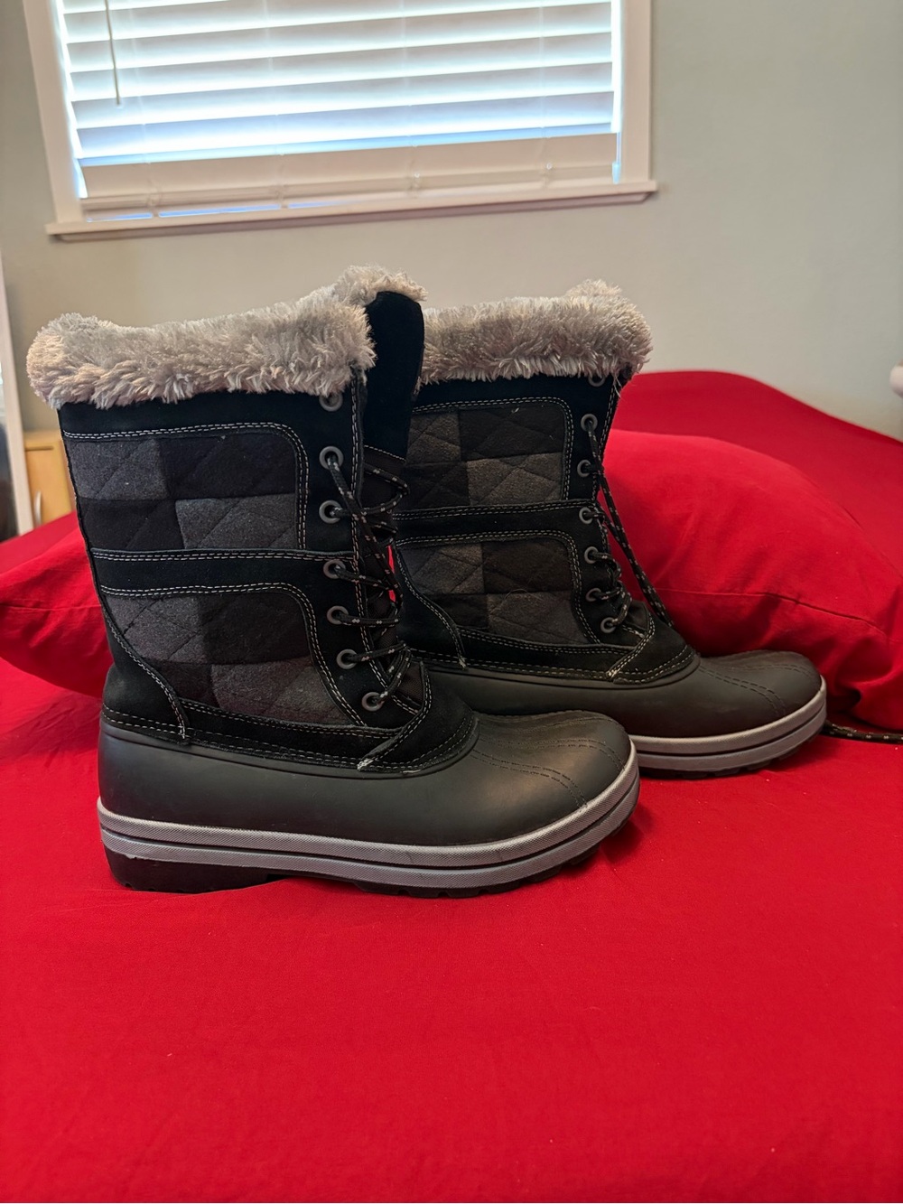 Magellan Outdoors Thinsulate Women's Black Winter Snow Boots with Faux Fur - Picture 7 of 7